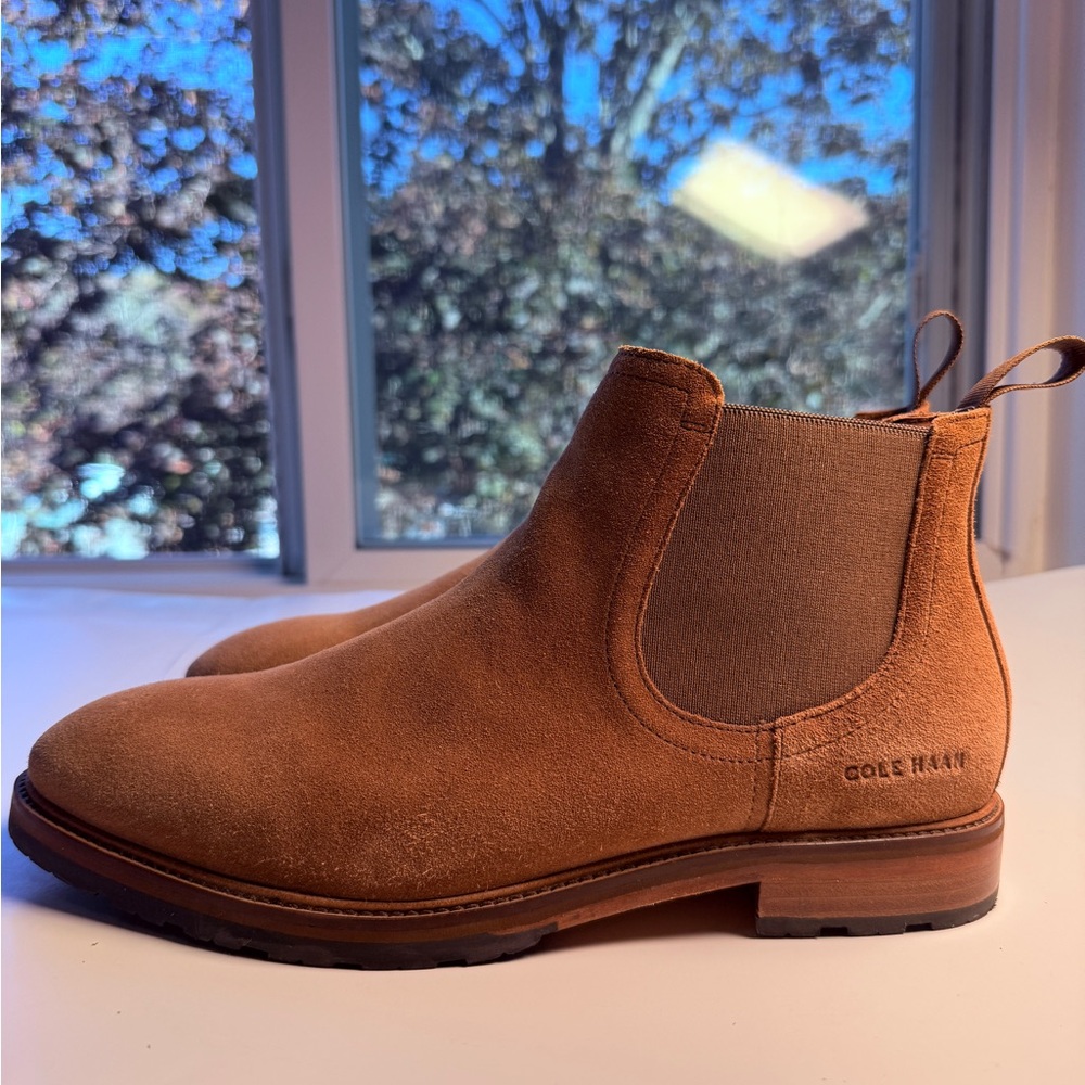 COLE HAAN MENS TAN SUEDE BERKSHIRE LUG CHELSEA BOOTS SIZE 8 MEDIUM - Picture 2 of 16